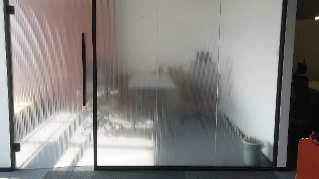 上海磨砂膜哪家好_ 如何將自然元素融入玻璃裝飾畫中？